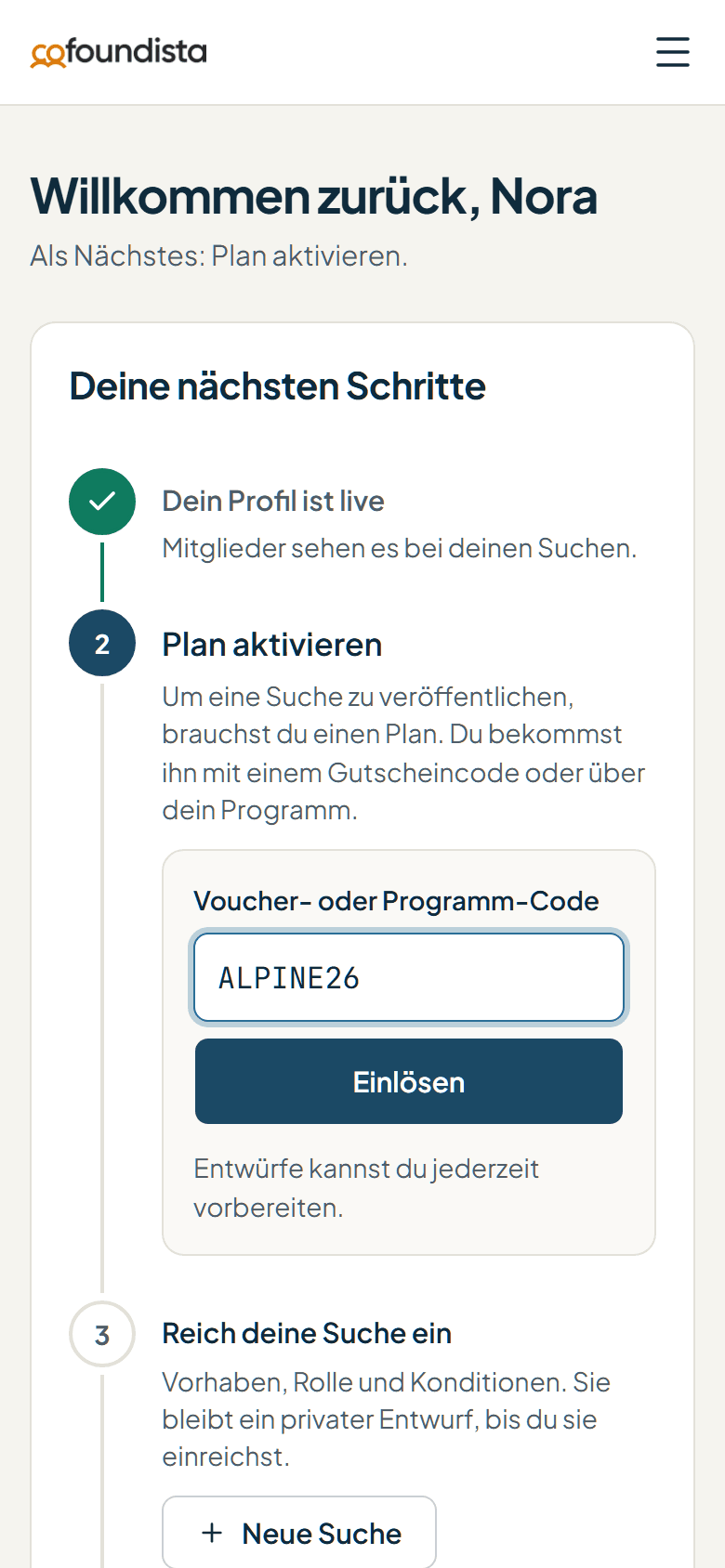 Die App auf einem Smartphone: Eine Gründerin gibt den Programmcode ALPINE26 ein.